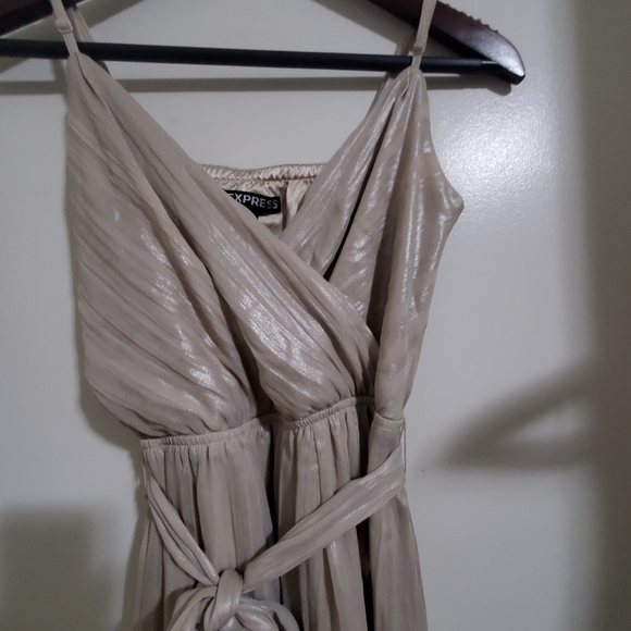 ❤🦋 Hi-Lo Flutter Hem Dress 🦋❤ - Picture 4 of 8